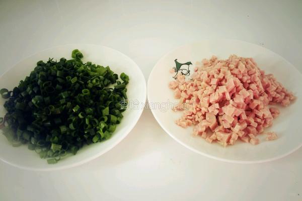 午餐肉蟹棒葱花煎饼的做法图解2