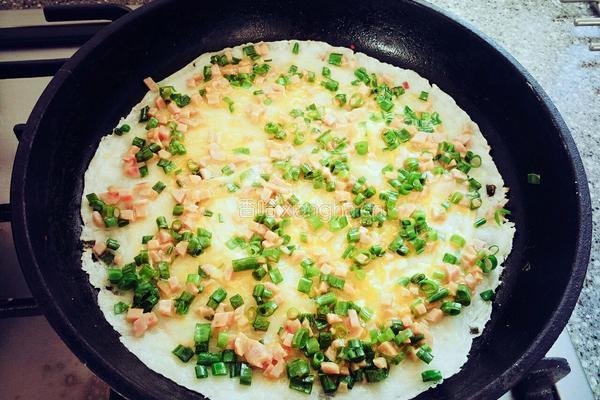 午餐肉蟹棒葱花煎饼的做法图解7