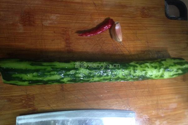 凉拌拍黄瓜的做法图解2