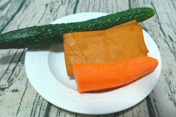 凉拌黄瓜豆干的做法图解1