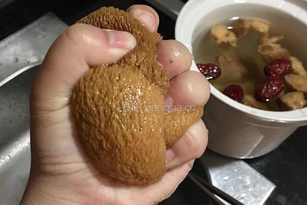 猴头菇红枣小米粥的做法图解2