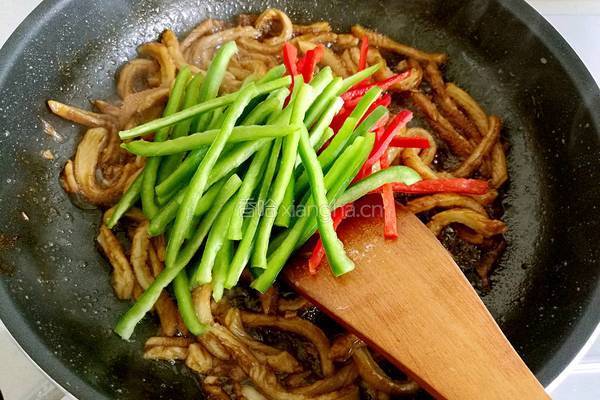 双椒炒牛肚丝的做法图解5