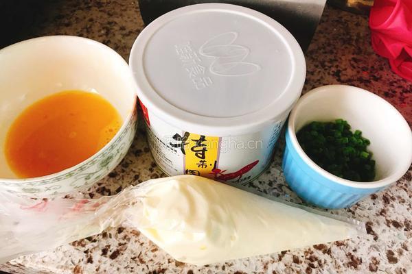 松软香葱肉松面包的做法图解8