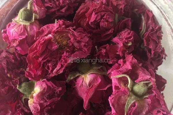 玫瑰花系列皂角米桃胶莲子银耳汤的做法图解7