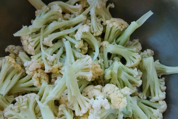 菜花炒鸡蛋的做法图解2