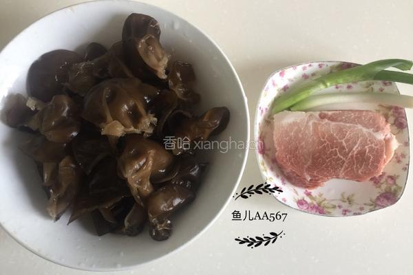 木耳炒肉的做法图解1