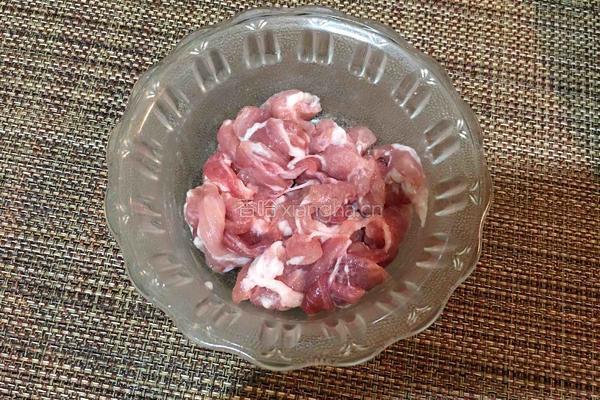 丝瓜肉片汤的做法图解2