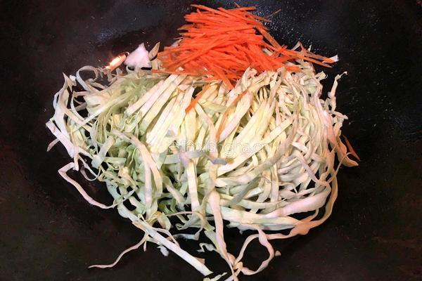 黑芝麻包菜丝的做法图解3