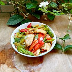 双椒夺魁(辣椒回锅肉)的做法[图]