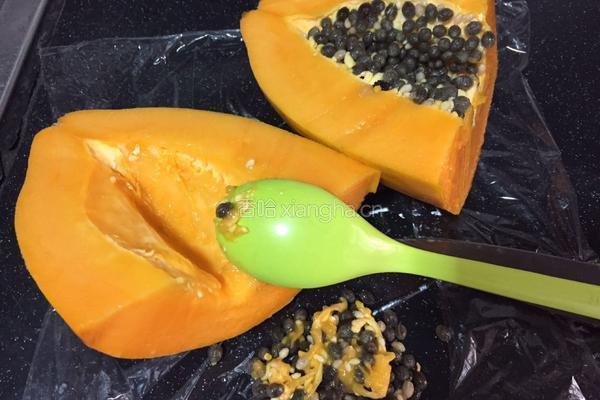 银耳红枣木瓜羹的做法图解2