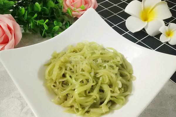 凉拌莴笋的做法图解1