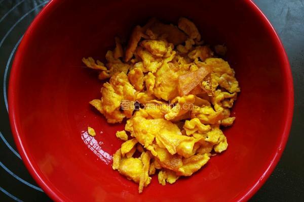 蚕豆瓣炒鸡蛋的做法图解4