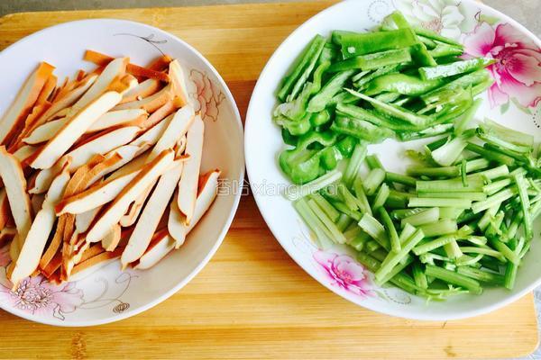 芹菜炒豆干的做法图解2