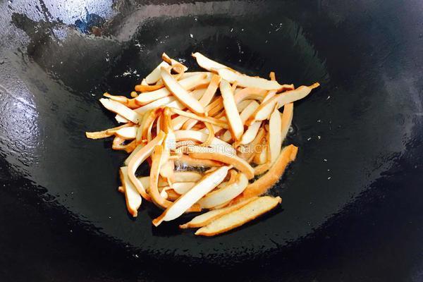 芹菜炒豆干的做法图解4