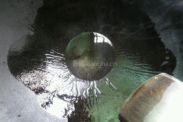 茶树菇煲土鸡的做法图解3