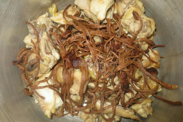 茶树菇煲土鸡的做法图解6
