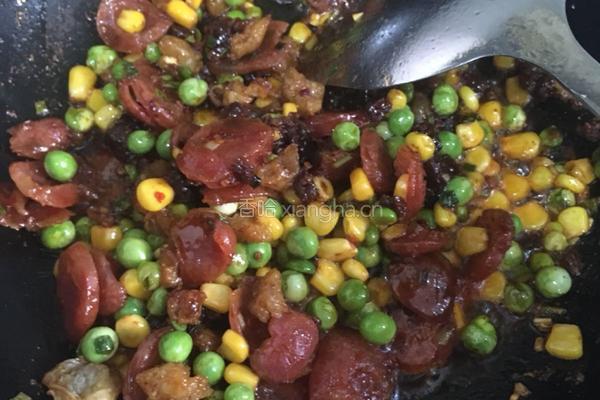 香肠玉米粒豌豆闷饭的做法图解4