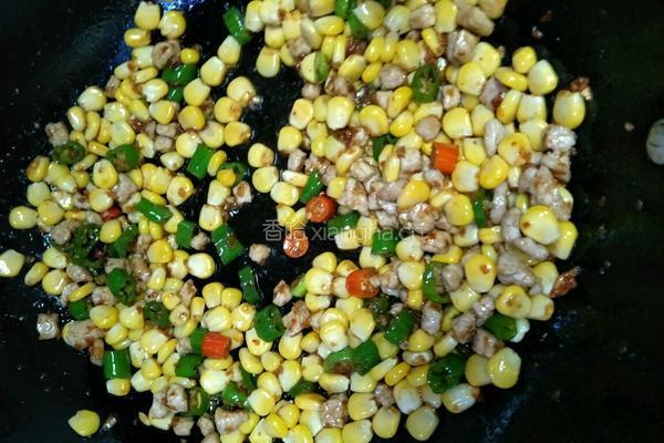 玉米炒肉丁的做法图解8