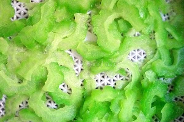 夏日必点小菜 凉瓜炒蛋的做法图解4