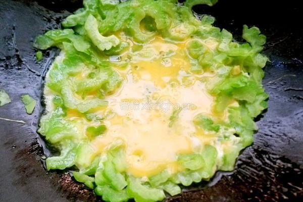 夏日必点小菜 凉瓜炒蛋的做法图解7