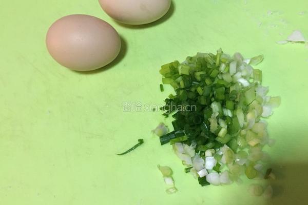 香葱鸡蛋炒馍花的做法图解2