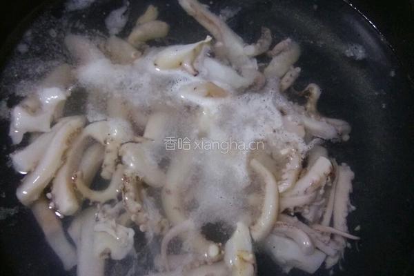 爆椒鱿鱼丝的做法图解3