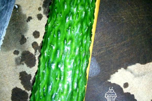 凉拌蓑衣青瓜的做法图解3