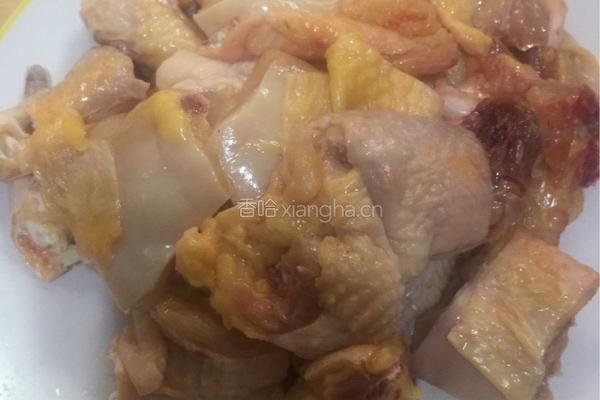 红烧土鸡煲的做法图解1