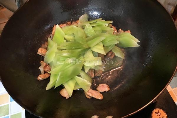 莴笋炒肉的做法图解4