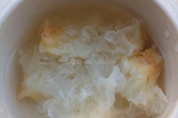 银耳汤的做法图解2