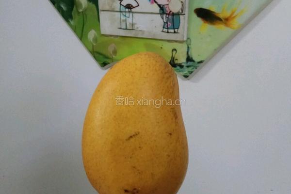 老屋私房菜 巧剥芒果的做法图解1
