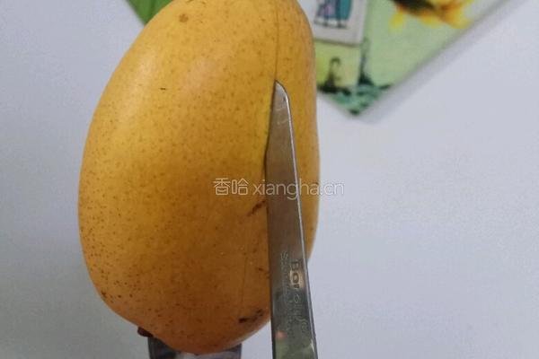 老屋私房菜 巧剥芒果的做法图解2