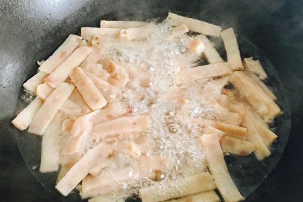 蒜苗炒粘山药豆腐的做法图解4