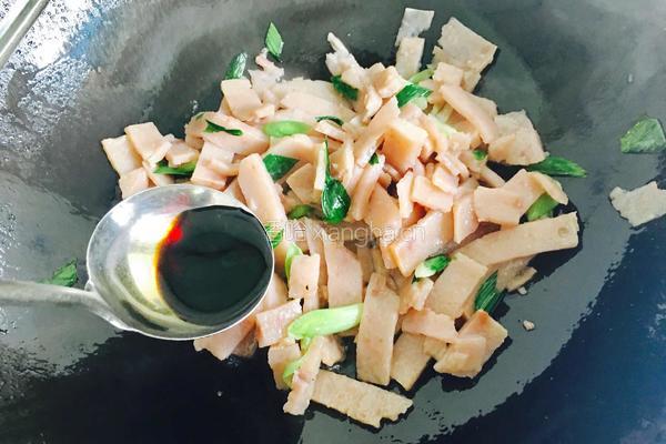 蒜苗炒粘山药豆腐的做法图解9