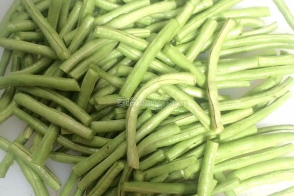 四季豆炒牛肉的做法图解1