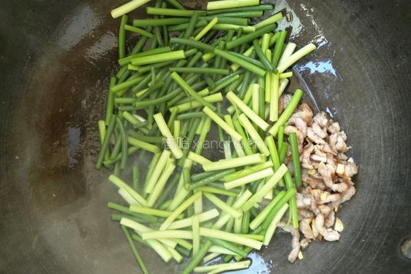 蒜台肉丁炒鸡蛋的做法图解5