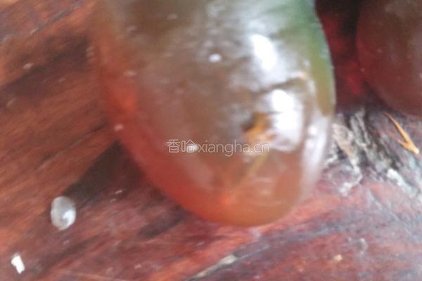 尖椒松花蛋的做法图解1
