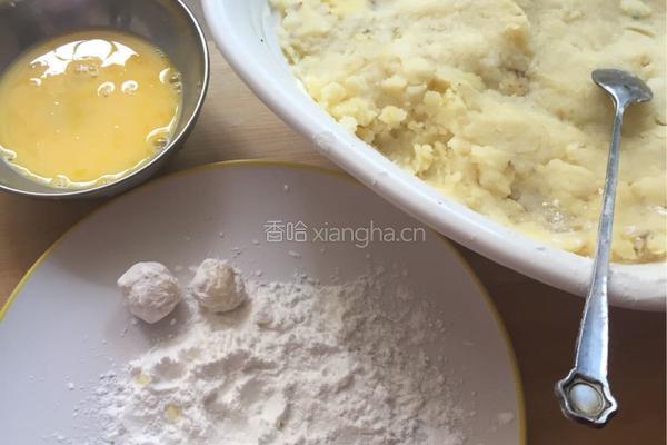 黄金土豆球的做法图解1