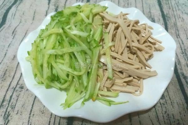 黄瓜拌豆片的做法图解2
