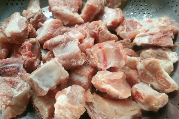家庭版黄焖排骨的做法图解1