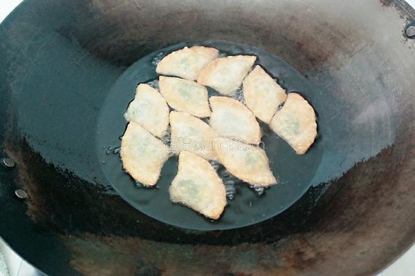 炸韭菜饺子的做法图解6