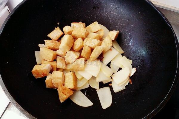 冻豆腐炒土豆片的做法图解6