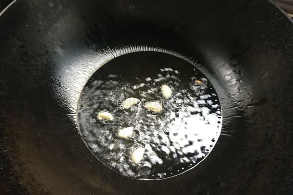 蒜粒炒红苋菜的做法图解2