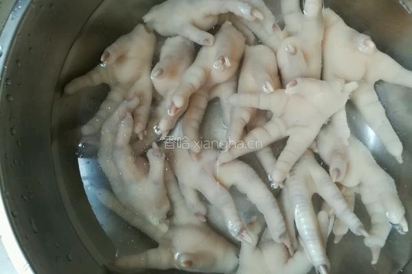 吮指鸡爪的做法图解2