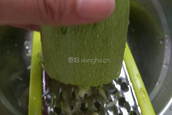 油渣西葫芦包子的做法图解6