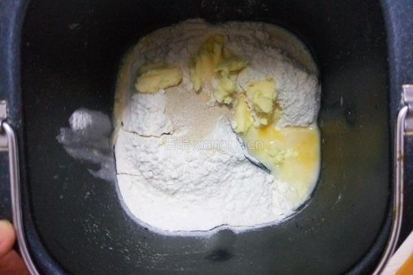 金蒜罗宋包的做法图解1