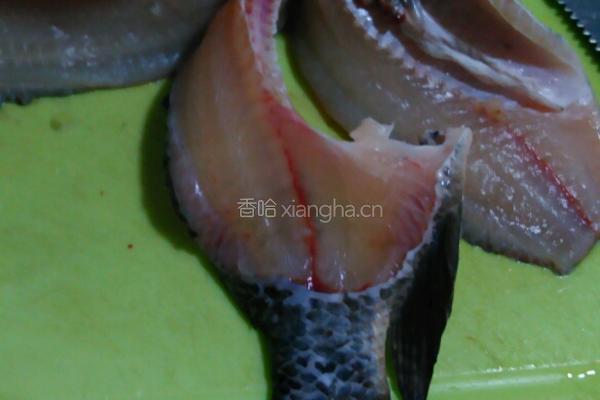 椒盐鱼的做法图解1