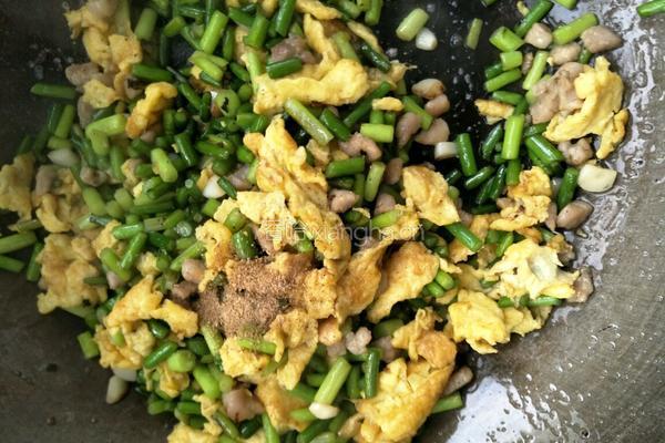 蒜台肉丁炒鸡蛋的做法图解8