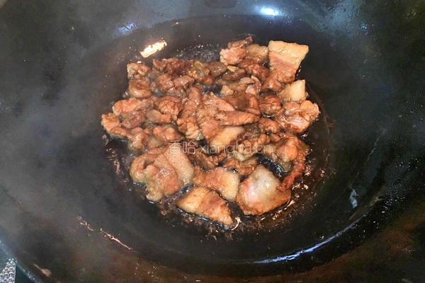 蒜苗炒肉的做法图解3
