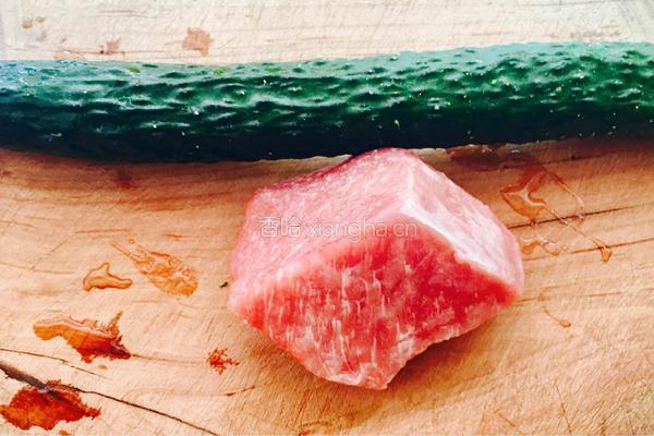 黄瓜肉丝汤的做法图解1